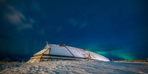 Nordlicht hinter dem Wikingerhaus Foto: © Kjell Ove Storvik