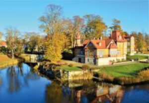 haus siedlung am wasser meer