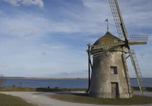 gotland windmuehle meer ostsee strand radweg