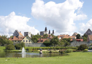 visby gotland schweden stadt mittelalterlich teich fontäne