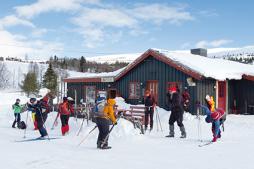 rondaplassen-norwegen-rondane-langlauf-personen